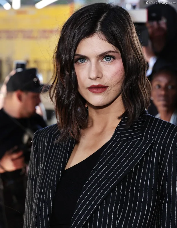 Alexandra Daddario photo 3 of 1618
