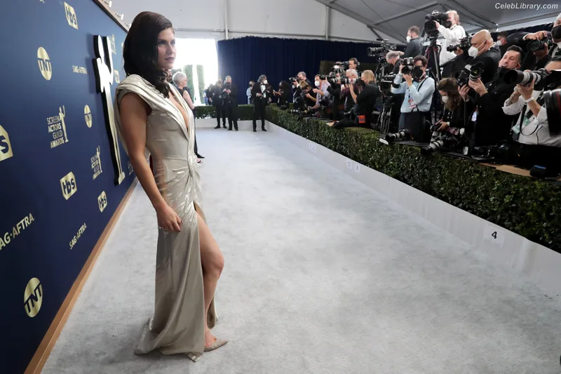Alexandra Daddario photo 22 of 1618