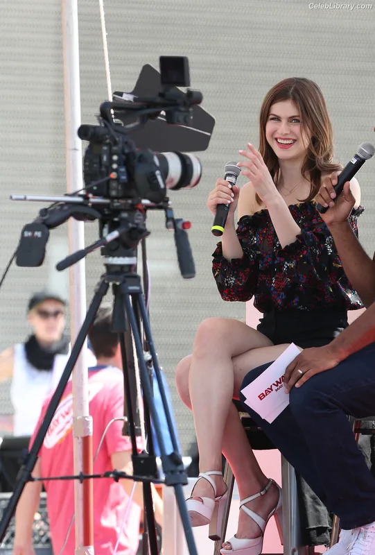 Alexandra Daddario photo 1 of 1618