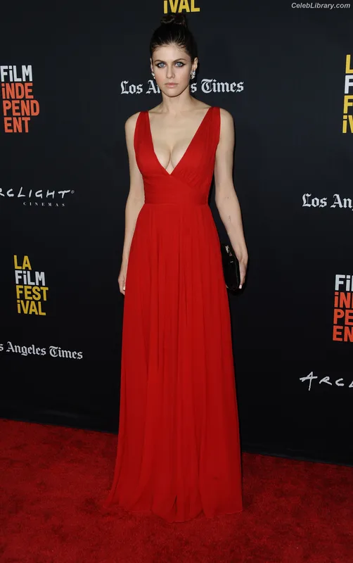 Alexandra Daddario photo 1 of 1618