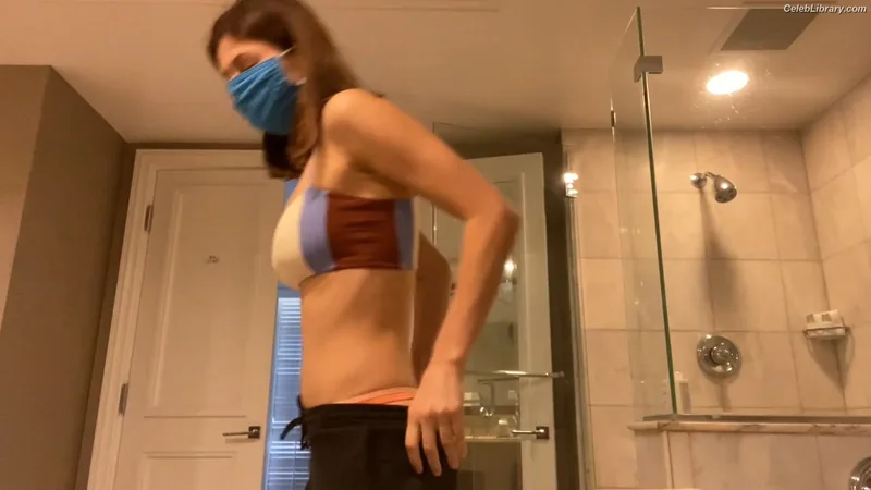 Alexandra Daddario photo 23 of 1618