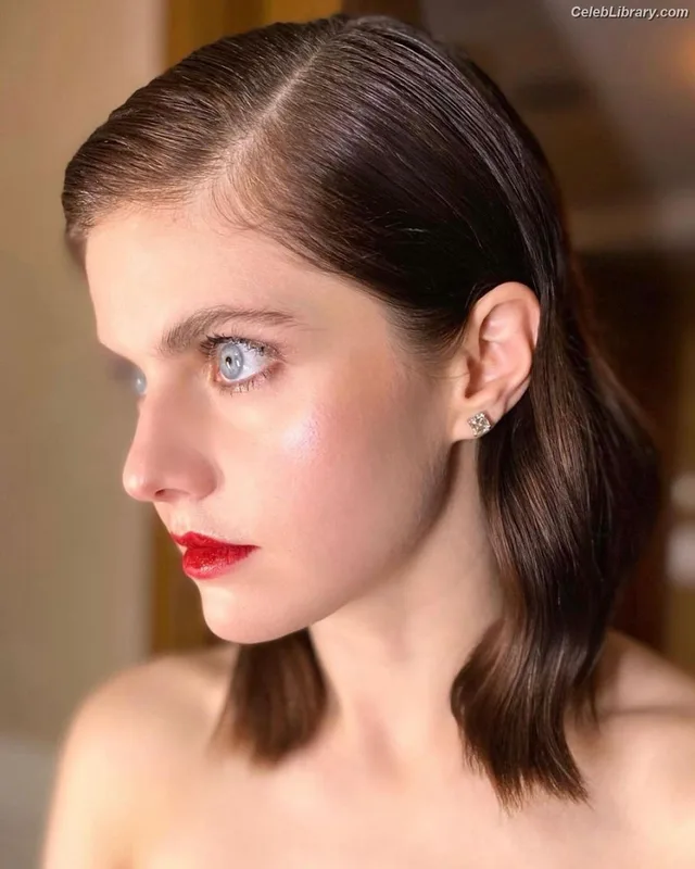 Alexandra Daddario photo 15 of 1618