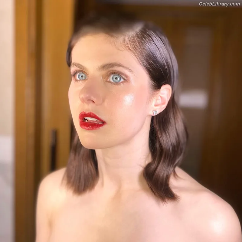 Alexandra Daddario photo 20 of 1618