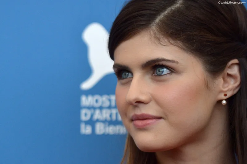 Alexandra Daddario photo 4 of 1618