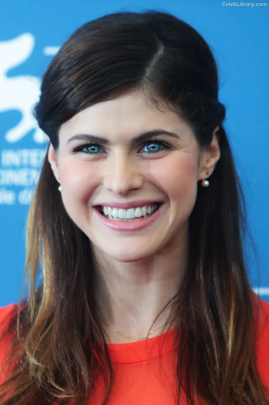 Alexandra Daddario photo 14 of 1618