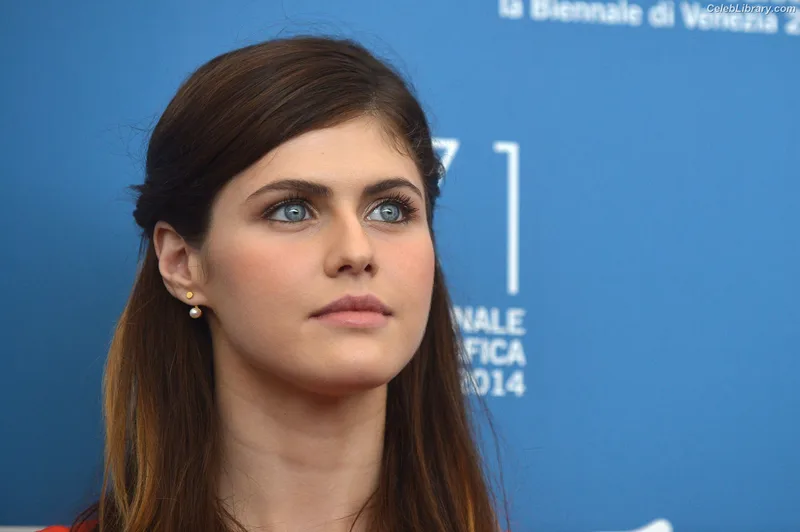 Alexandra Daddario photo 13 of 1618