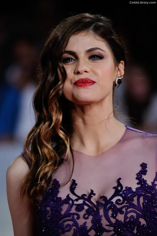Alexandra Daddario photo 17 of 1618