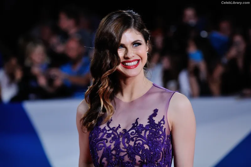 Alexandra Daddario photo 23 of 1618