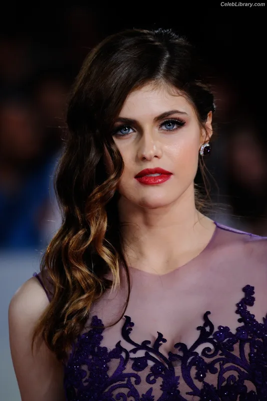 Alexandra Daddario photo 1 of 1618