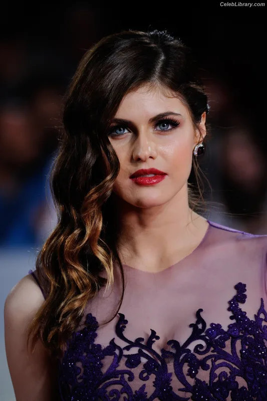 Alexandra Daddario photo 2 of 1618