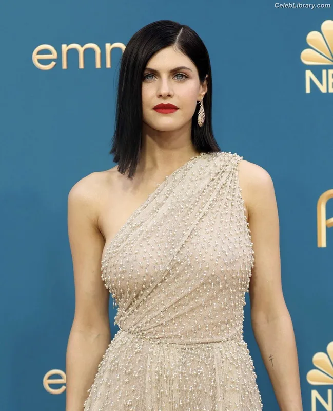 Alexandra Daddario photo 13 of 1618