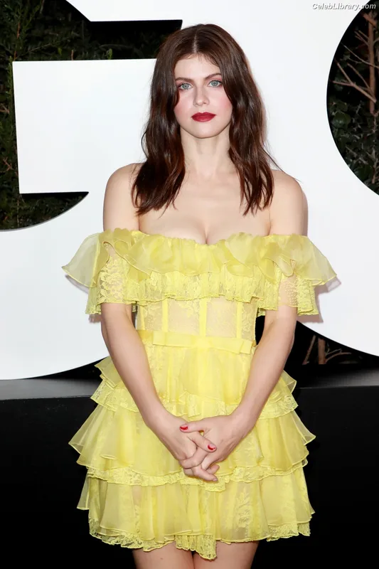 Alexandra Daddario photo 16 of 1618