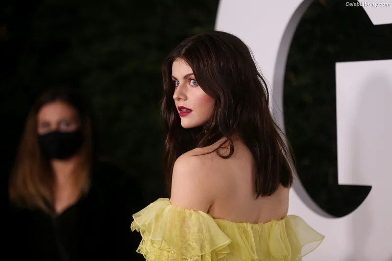 Alexandra Daddario photo 11 of 1618