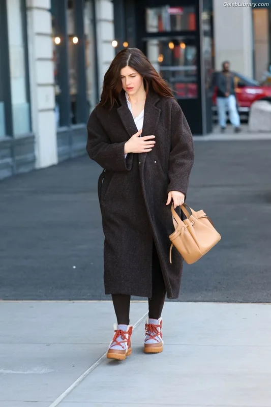 Alexandra Daddario photo 17 of 1618