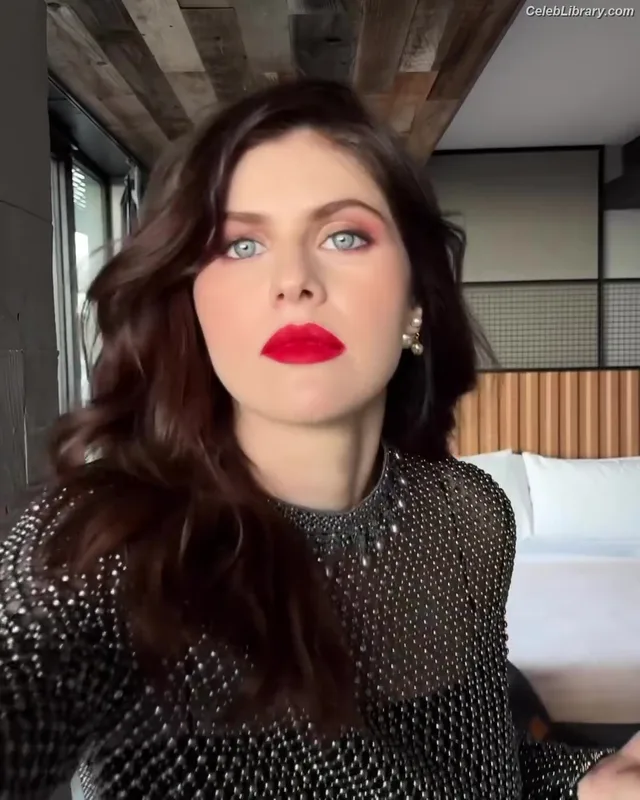Alexandra Daddario photo 18 of 1618