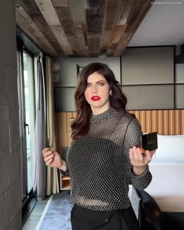 Alexandra Daddario photo 23 of 1618