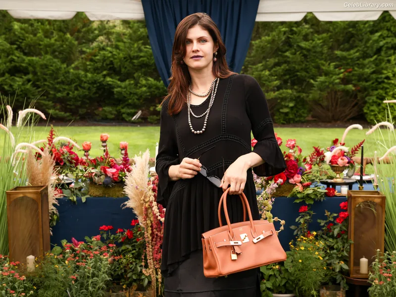 Alexandra Daddario photo 8 of 1618
