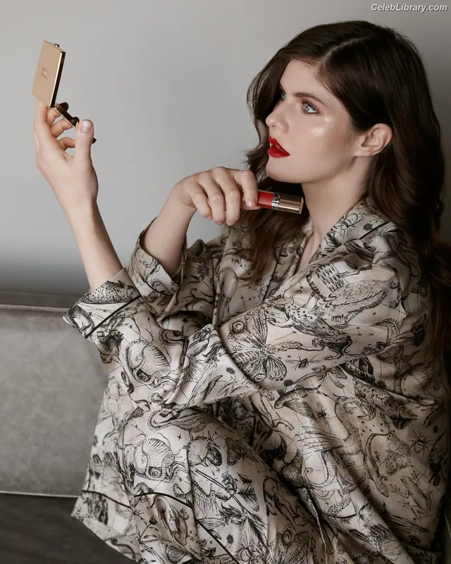 Alexandra Daddario photo 11 of 1618