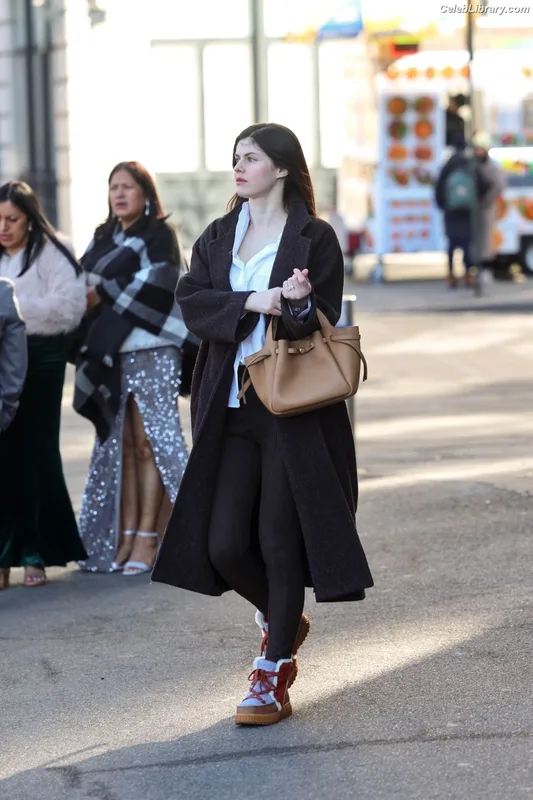 Alexandra Daddario photo 12 of 1618