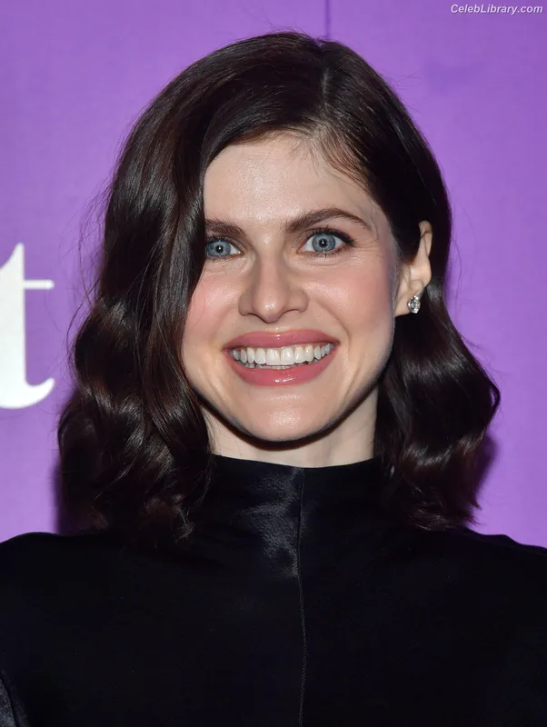 Alexandra Daddario photo 4 of 1618