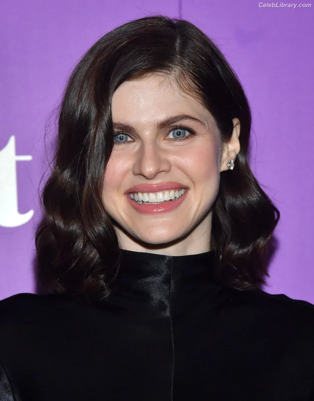 Alexandra Daddario photo 9 of 1618