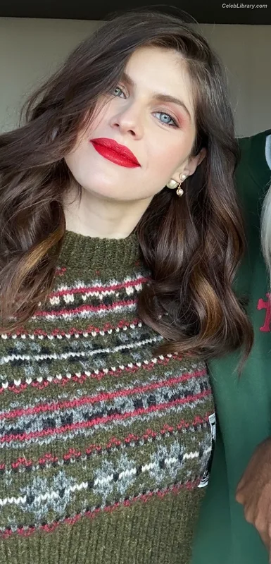 Alexandra Daddario photo 24 of 1618