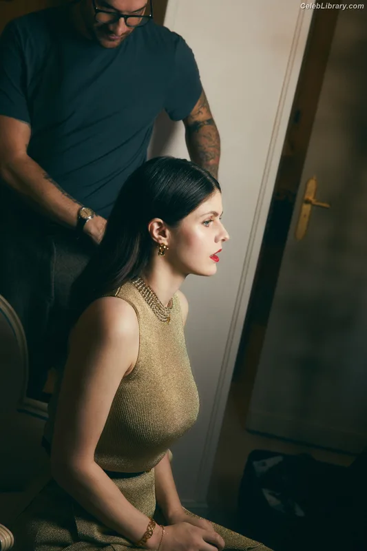 Alexandra Daddario photo 2 of 1618