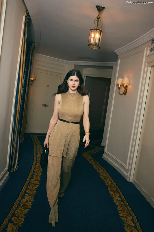 Alexandra Daddario photo 7 of 1618