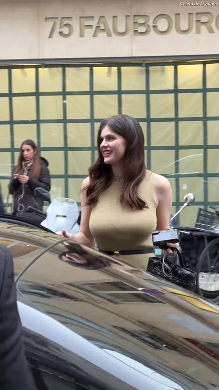Alexandra Daddario photo 13 of 1618