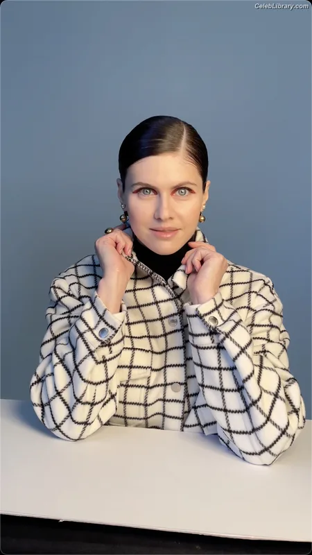 Alexandra Daddario photo 15 of 1618