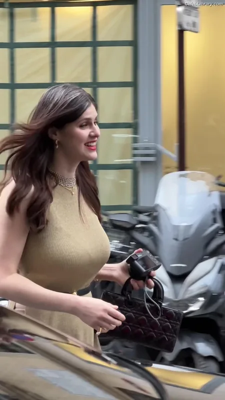 Alexandra Daddario photo 18 of 1618