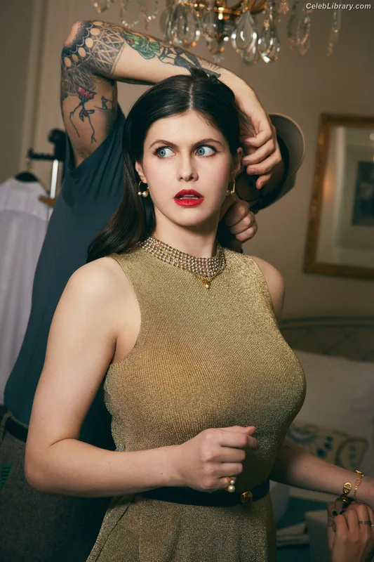 Alexandra Daddario photo 19 of 1618