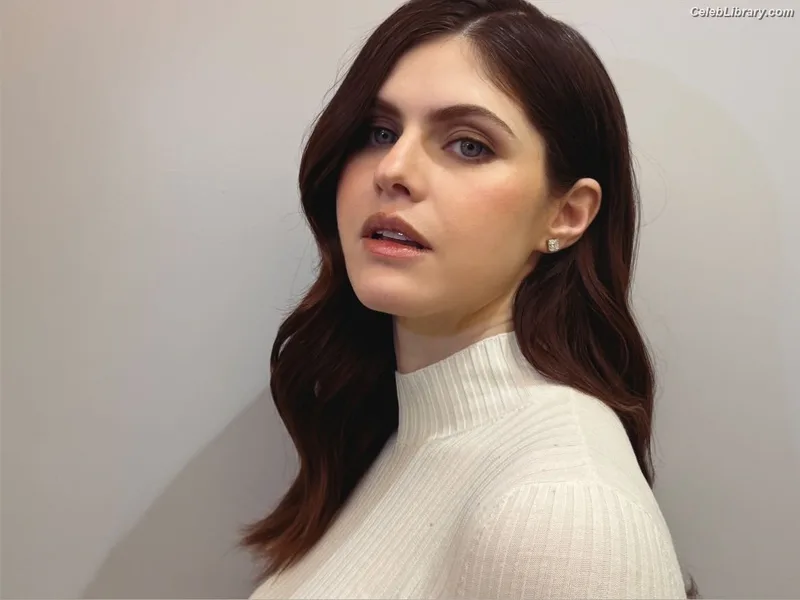 Alexandra Daddario photo 1 of 1618