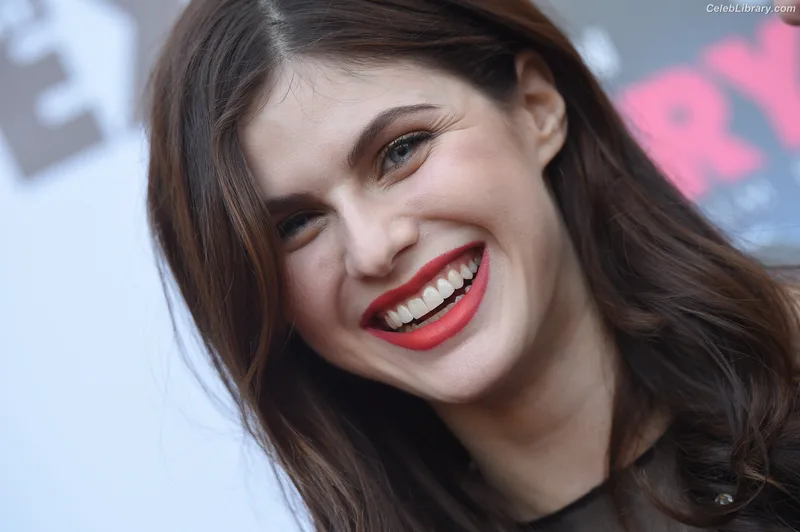Alexandra Daddario photo 8 of 1618