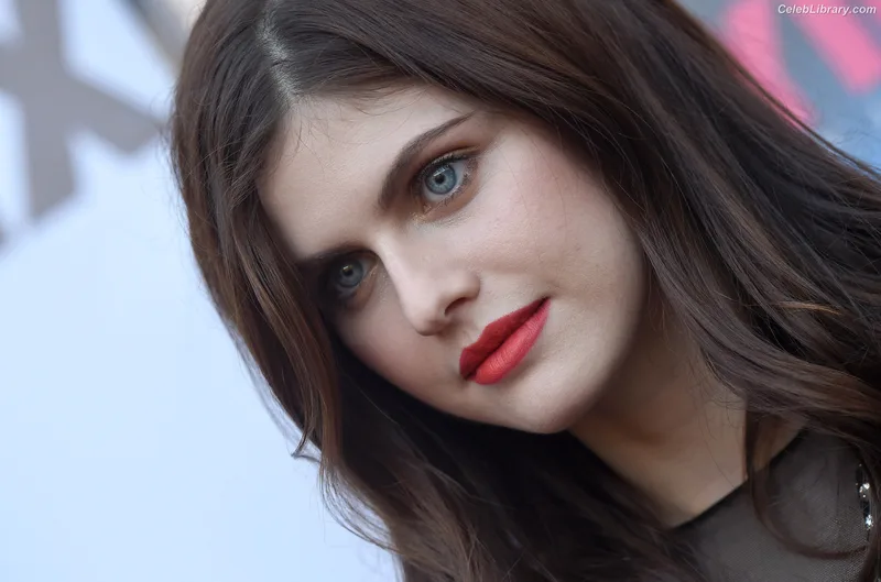 Alexandra Daddario photo 9 of 1618