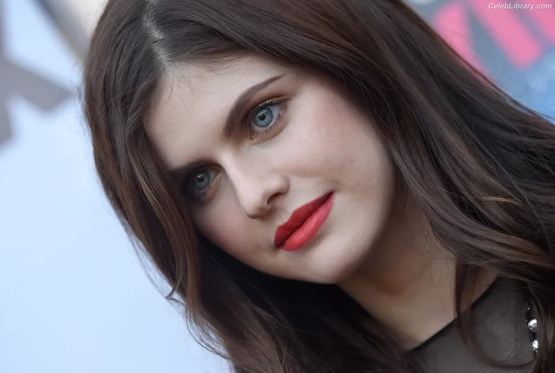 Alexandra Daddario photo 11 of 1618