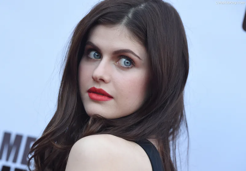 Alexandra Daddario photo 13 of 1618