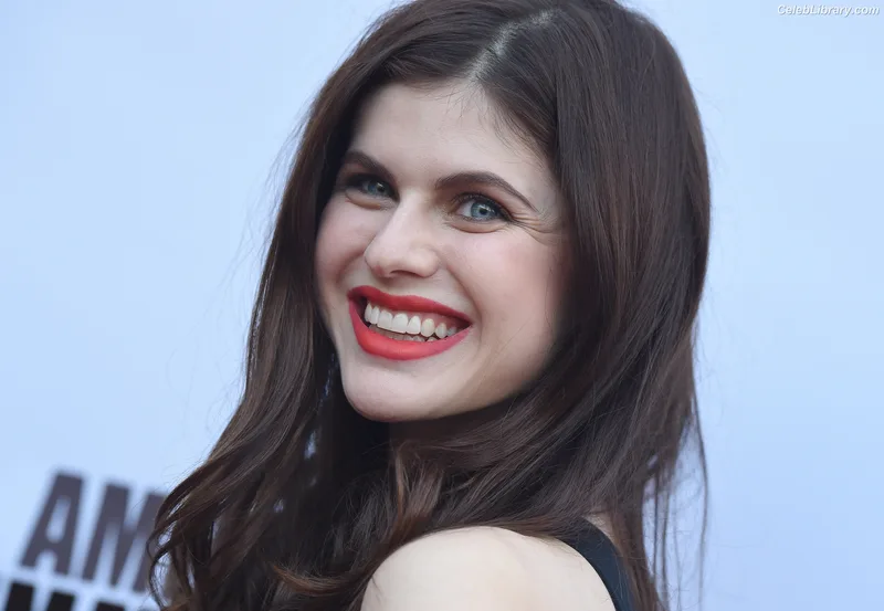Alexandra Daddario photo 15 of 1618