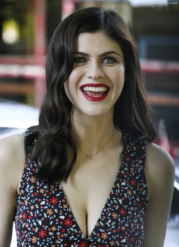Alexandra Daddario photo 18 of 1618