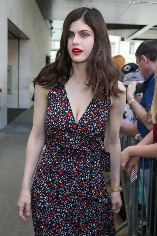 Alexandra Daddario photo 1 of 1618