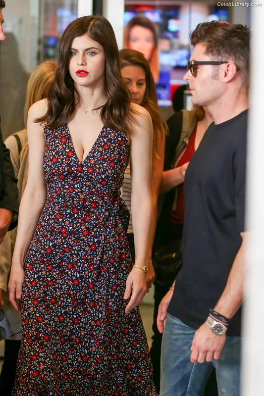 Alexandra Daddario photo 2 of 1618