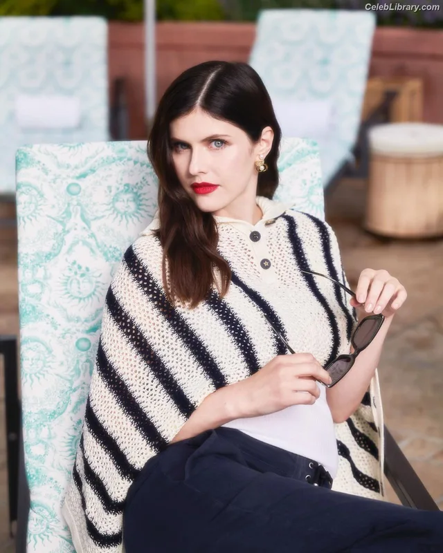 Alexandra Daddario photo 6 of 1618