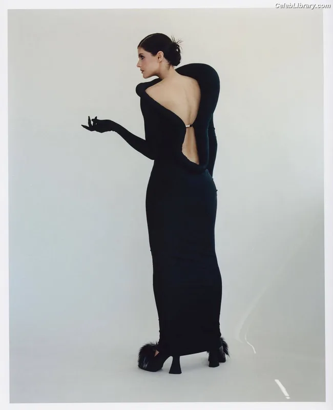 Alexandra Daddario photo 18 of 1618
