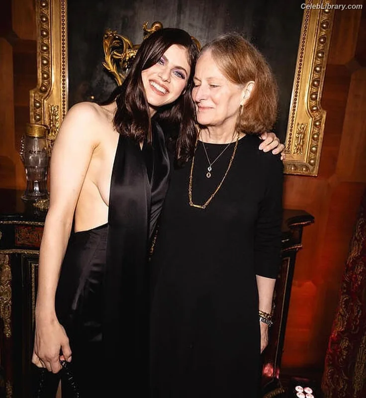 Alexandra Daddario photo 13 of 1618