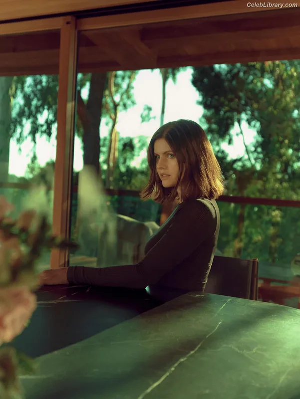 Alexandra Daddario photo 6 of 1618