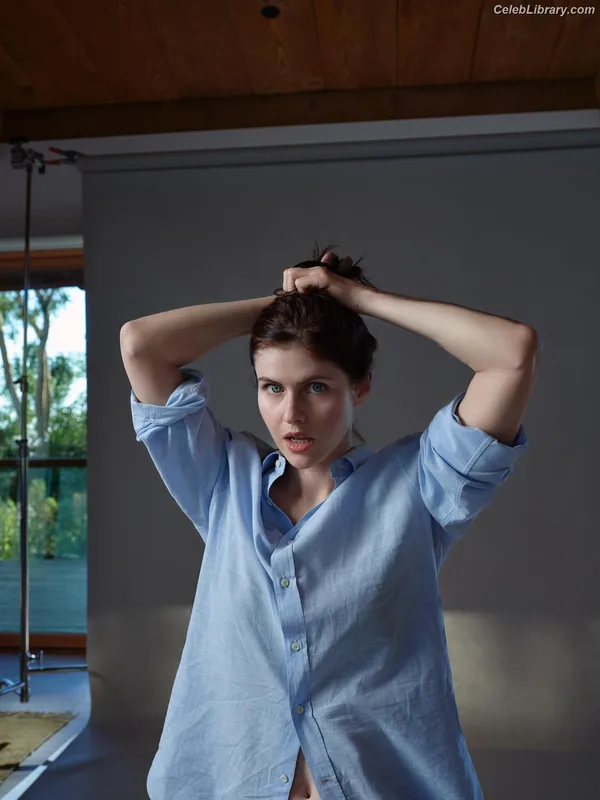 Alexandra Daddario photo 7 of 1618