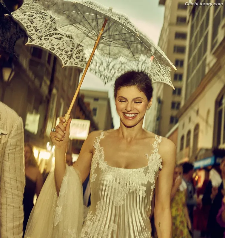 Alexandra Daddario photo 11 of 1618