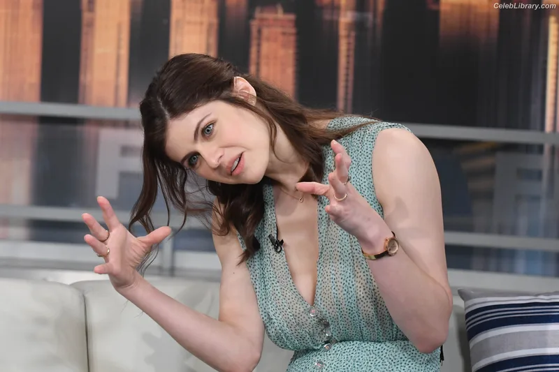 Alexandra Daddario photo 24 of 1618