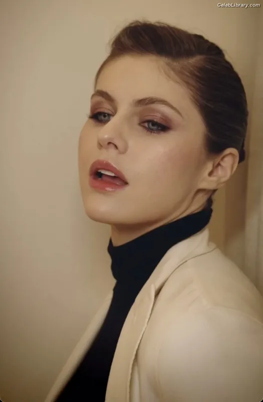 Alexandra Daddario photo 14 of 1618
