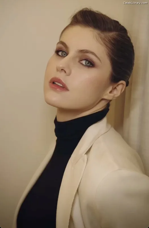 Alexandra Daddario photo 18 of 1618